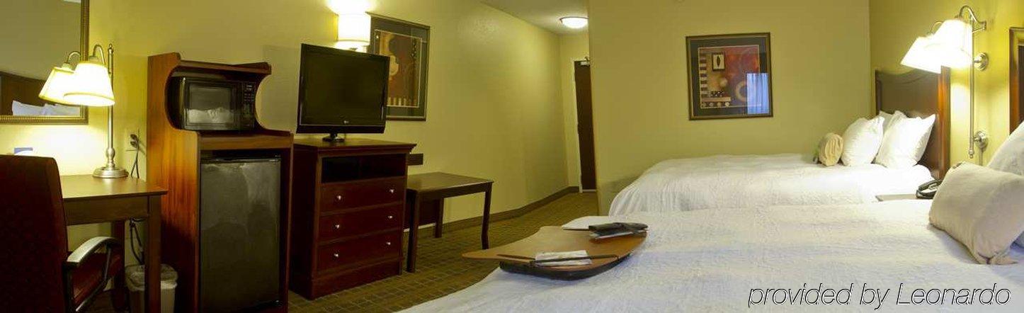 Hampton Inn Charlotte Monroe Habitación foto