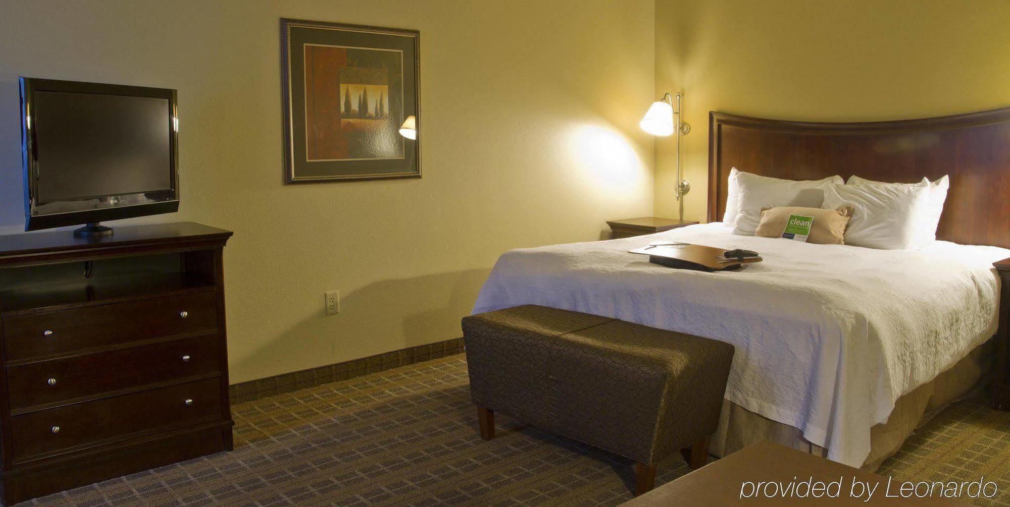 Hampton Inn Charlotte Monroe Habitación foto