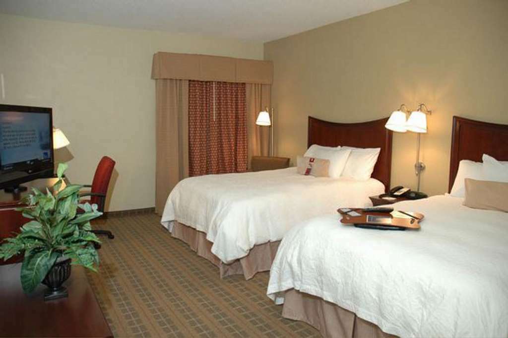 Hampton Inn Charlotte Monroe Habitación foto